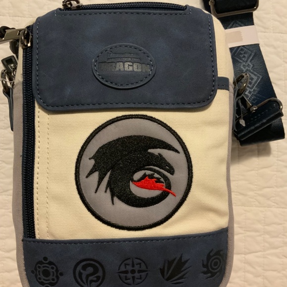 DreamWorks How To Train Your Dragon Toothless Icon Crossbody Bag - Picture 2 of 14